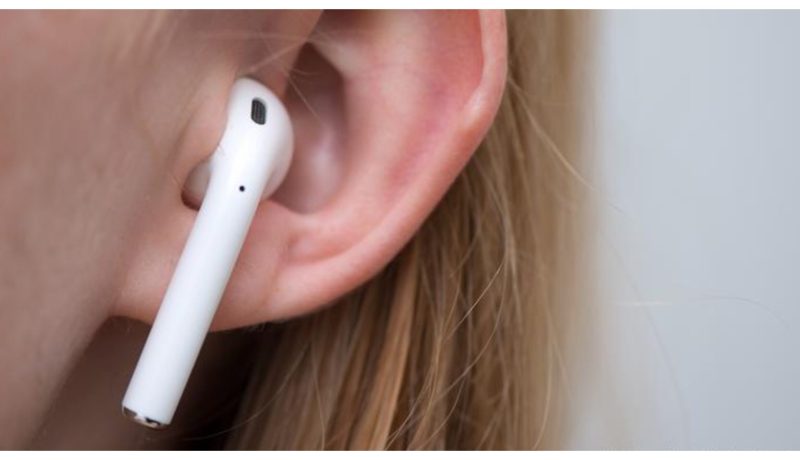 تحذير طبي.. سماعات الأذن تُنذر بـ”إضطرابات خطيرة”