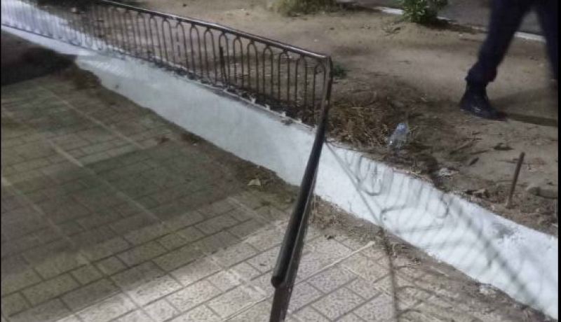 عين الدفلى: ضبط شخصين متلبسين بمحاولة سرقة سياج حديدي خاص بالأرصفة