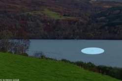 وحش غريب.. صياد يوثق لحظات مثيرة في بحيرة إيرلندية