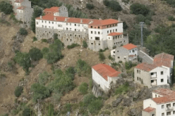 قرية إسبانية للبيع بسعر لن تصدقه