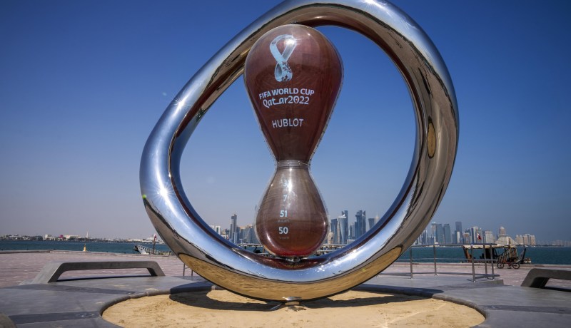 بعد انتشار خيام الكحول قرب الملاعب.. قرار عاجل من العائلة الحاكمة في قطر