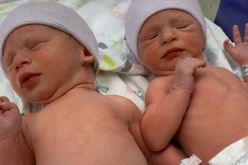 بالفيديو.. ولادة توأمين من أجنة مجمدة منذ 30 سنة