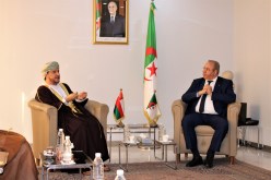 وزير الصناعة يبحث فرص التعاون مع سلطنة عمان