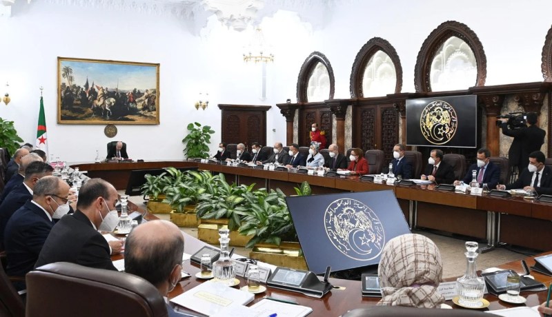 رئيس الجمهورية يأمر وزير الصحة بإعداد عرض حول وضعية المستشفيات وتسييرها عبر التراب الوطني