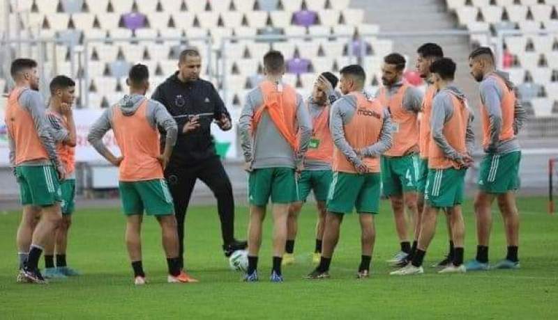 بالصور.. لاعبو المنتخب المحلي يكتشفون ملعب براقي في حصة تدريبية