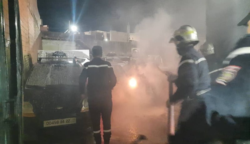 حريق مهول يلتهم 10 سيارات داخل مرٱب بسيدي بلعباس