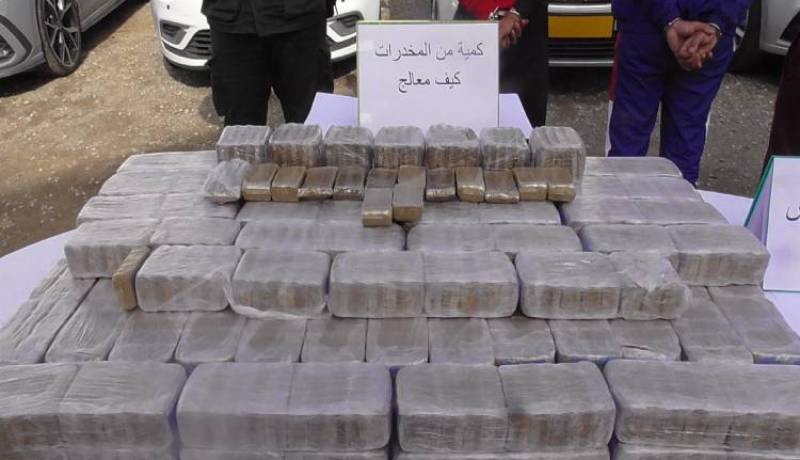 إحباط محاولات إغراق الجزائر بـ 8 قناطير و(35) كلغ من الكيف المغربي