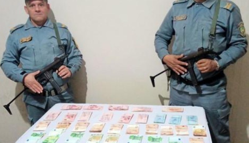 جمارك: حجز 4 آلاف أورو و19 ألف دينار تونسي بالطارف