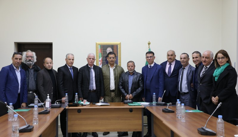 الفاف تنصب رسميا مصطفى بسكري مديرا فنيا وطنيا