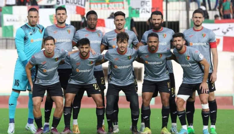 العميد يسقط بثلاثية في وهران