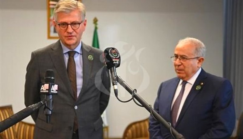 لعمامرة يستقبل مساعد الأمين العام للأمم المتحدة المكلف بعمليات السلام
