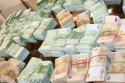 إحباط تهريب مبالغ ضخمة من العملة الصعبة بمطار العاصمة