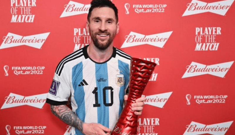 ميسي يتنازل عن جائزته كأفضل لاعب في مواجهة بولندا