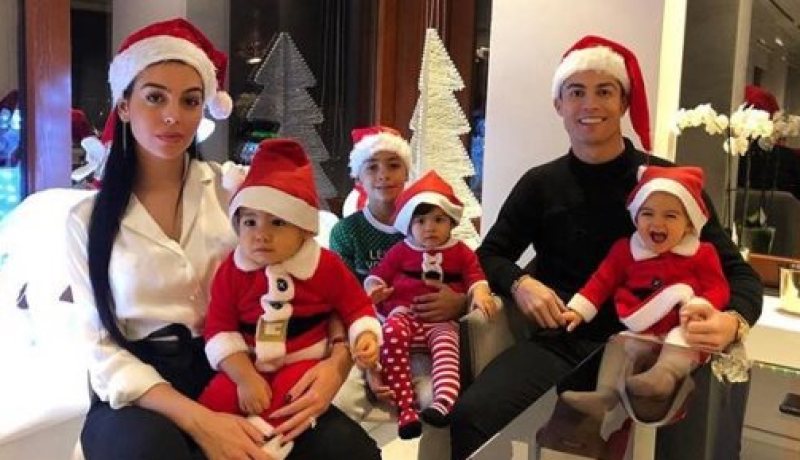 بالفيديو.. جورجينا تفاجئ رونالدو بهدية قيمة في احتفالات الكريسمس