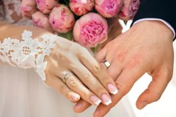 طيب ومتخلق يرجو من المولى الاستقرار  إلى جانب امرأة محترمة