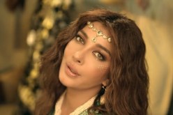 بعد ارتدائها “خيط الروح” الجزائري في أغنيتها المغربية.. أصالة تثير الجدل