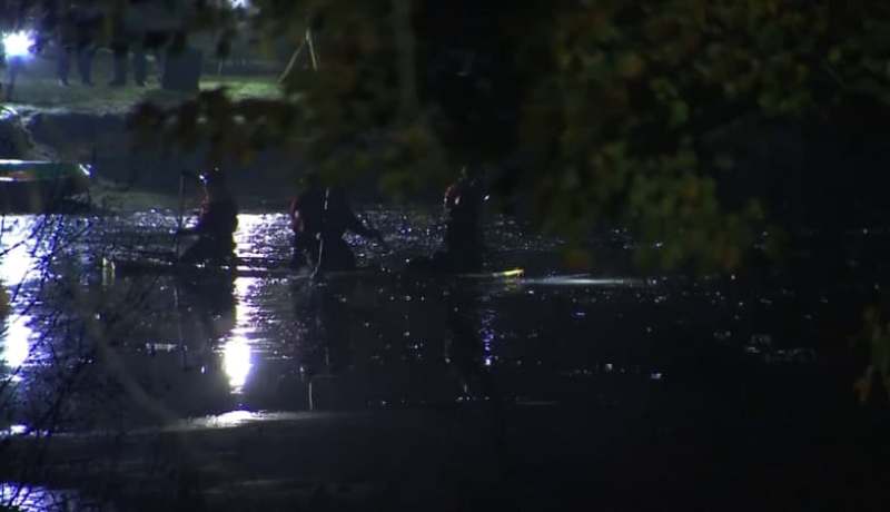 أثناء محاولة إنقاذ أحدهم.. وفاة 3 أطفال متجمدين داخل النهر في بريطانيا