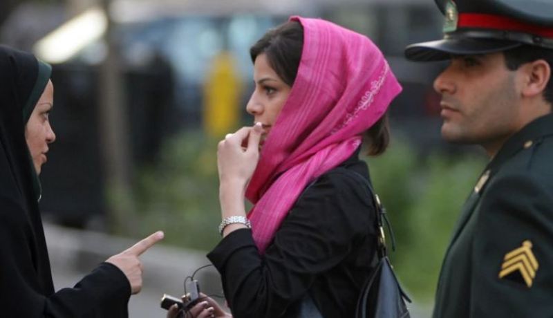 إيران تراجع قانون الحجاب