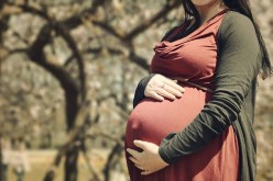دعوات لتوعية المرأة بفوائد موانع الحمل في الجزائر