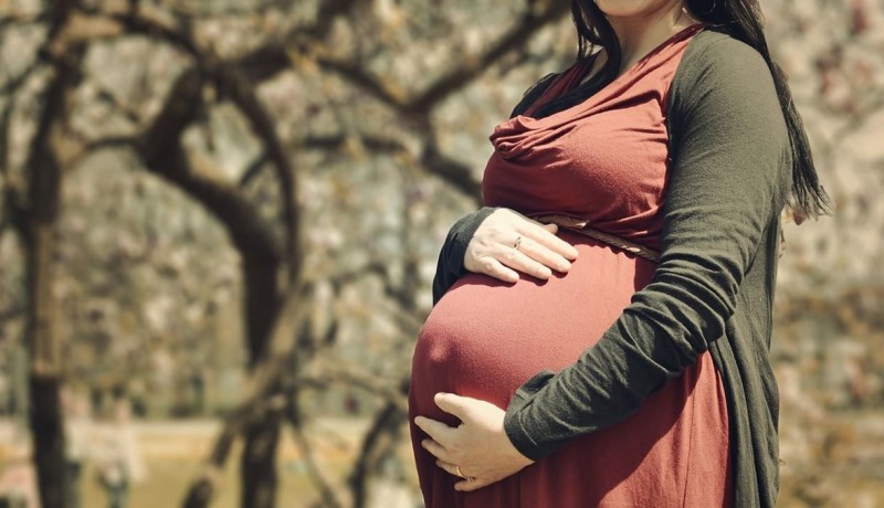 دعوات لتوعية المرأة بفوائد موانع الحمل في الجزائر