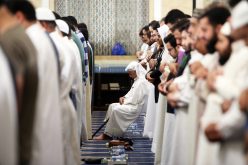 التراويح.. وزير الشؤون الدينية يدعو إلى عدم الإطالة في الصلاة