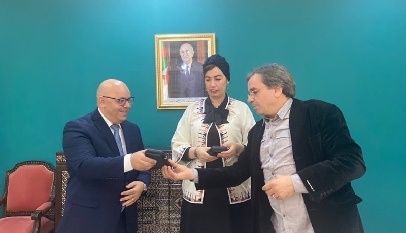 وزيرا الثقافة والمجاهدين يستلمان نسخة من فيلم البطل “العربي بن مهيدي”