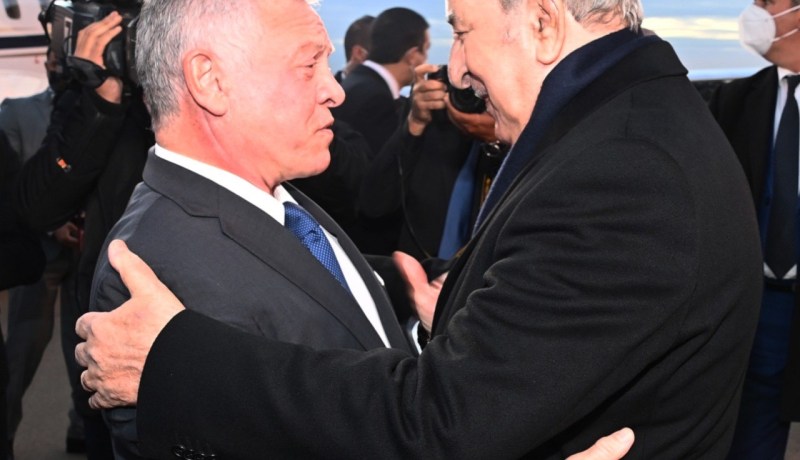 الملك عبد الله الثاني ينهي زيارته إلى الجزائر