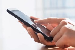 هاتف نقال يشعل حرب عصابات انتهت باعتداء خطير على شاب بواسطة ساطور