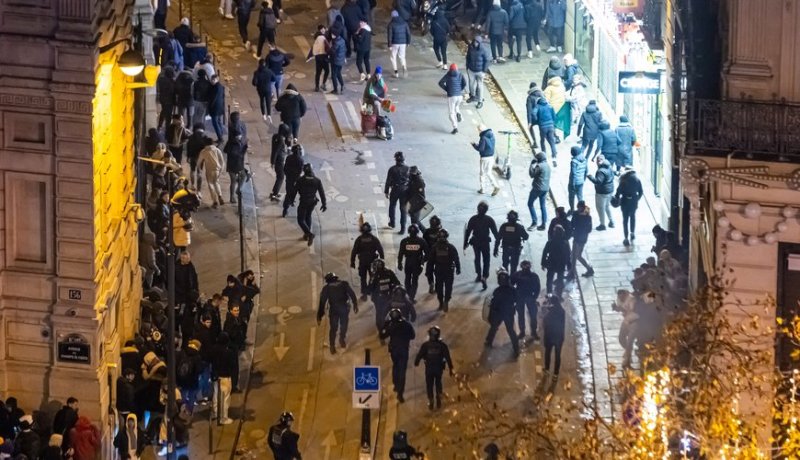 وفاة مراهق وعشرات الإعتقالات بعد مباراة فرنسا والمغرب