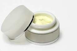 سيدة تفقد بصرها بسبب كريمات تبييض البشرة!