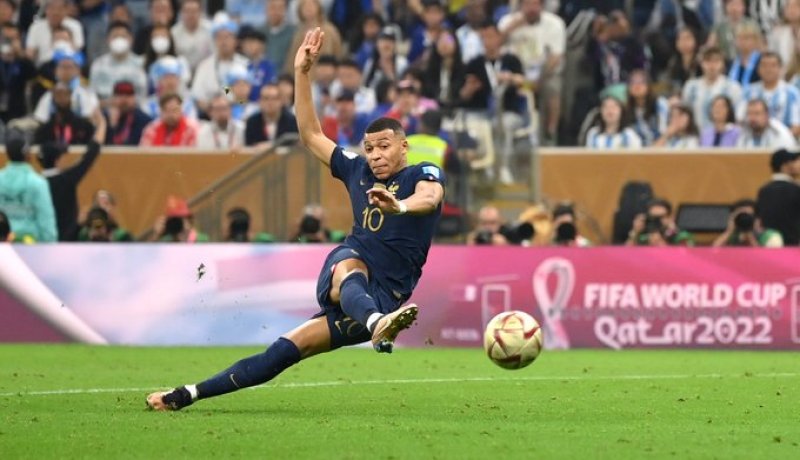 مبابي يقلب الطاولة على الأرجنتين ويعدل النتيجة للديكة