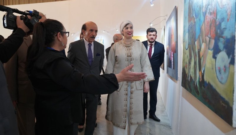 تحت شعار “ستون سنة من الإبداع التشكيلي الجزائري”.. إفتتاح معرض لـ63 فنانًا تشكيليًا