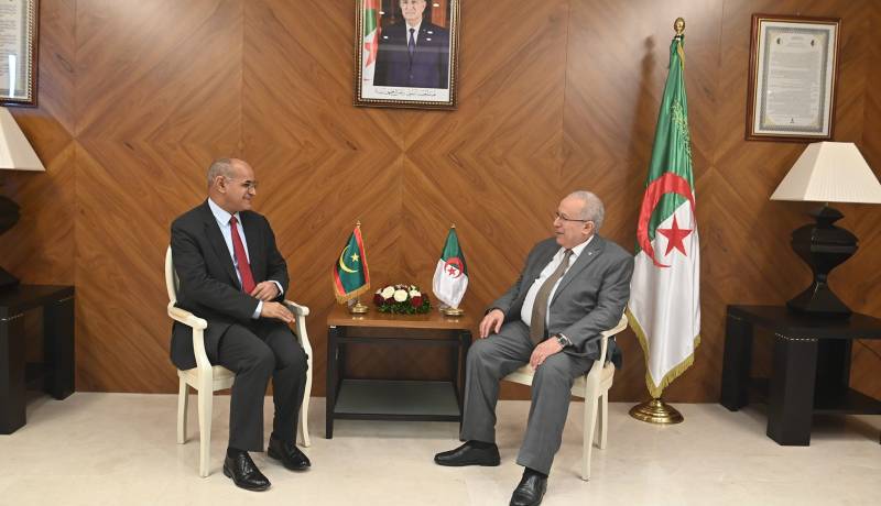 لعمامرة يستقبل وزير النقل الموريتاني