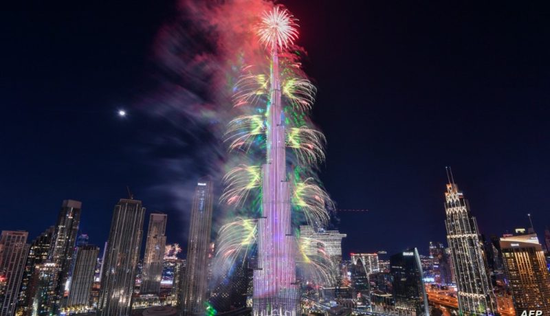 شاهد.. دبي تستقبل العام الجديد بإحتفالات مُذهلة