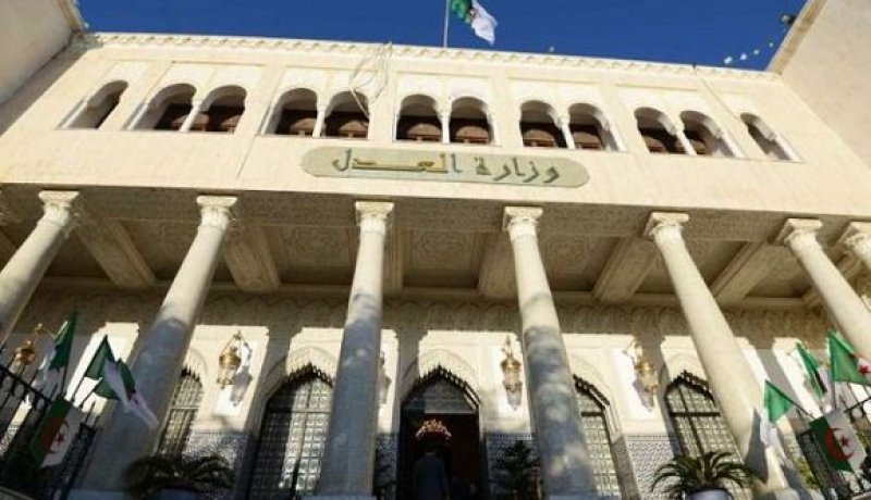 وزارة العدل تصدر قرارا بعقد جلسات محاكمة متنقلة في 3 ولايات