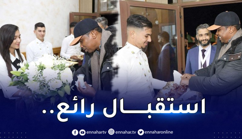 بالصور.. إيتو يحط الرحال بوهران لدعم منتخب بلاده