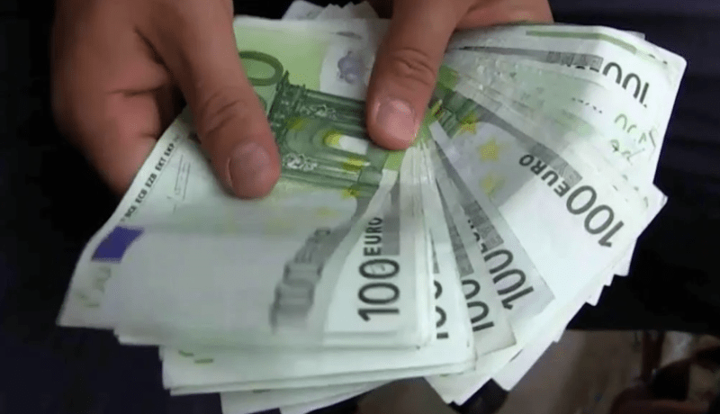توقيف رعية اسباني لحيازته 800 ألف أورو بطريقة غير شرعية