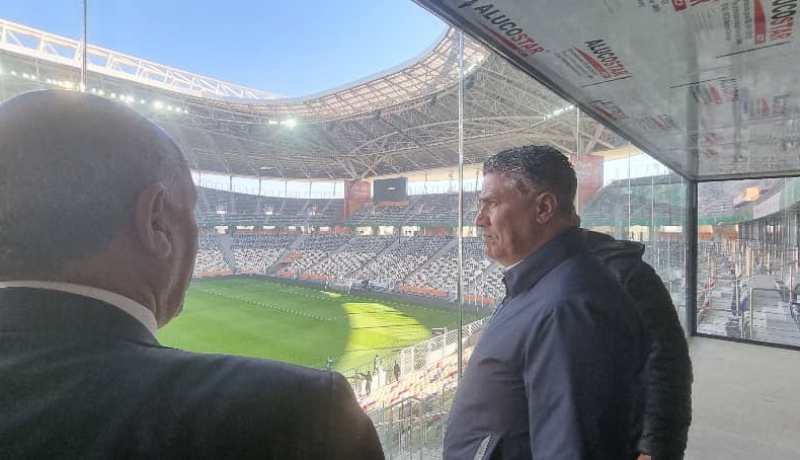 بالصور.. وزير السكن يتنقل لملعب نيلسون مانديلا