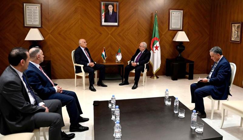 لعمامرة يستقبل أمين سر اللجنة المركزية لحركة “فتح”