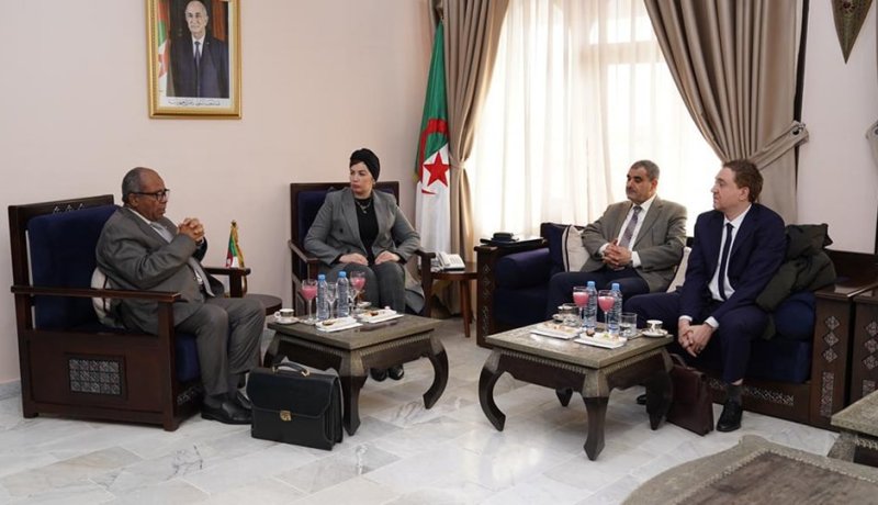 مولوجي تستقبل اللجنة المشتركة الجزائرية-الفرنسية للمؤرخين التي نصّبها مؤخرًا رئيس الجمهورية