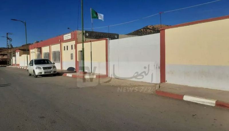الفريق الطبي بمستشفى باتنة ينجح في إخراج الخنجر من ظهر الأستاذة ريحانة