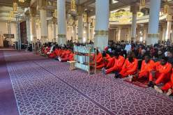 بالصور.. منتخب النيجر يؤدي صلاة الجمعة بمسجد عبد الحميد بن باديس