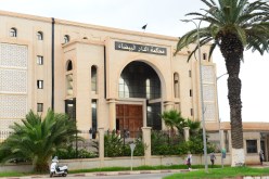 مسبوق يروّج المخدرات أمام المدارس يورّط شقيقيه لاعتراضها لرجال الشرطة لحظة توقيفه