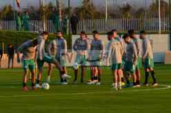 بالصور.. المُنتخب المحلي يتدرب بملحق ملعب نيلسون مانديلا