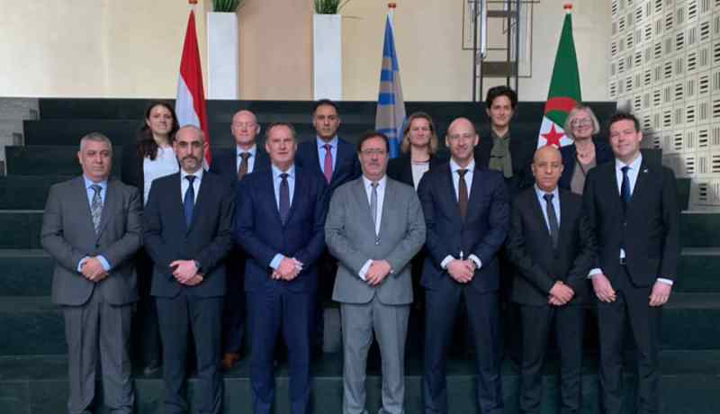 المدير العام للأمن يبحث تبادل الخبرات مع الشرطة الهولندية