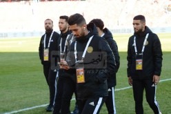 بالصور.. لاعبو المنتخب المحلي يدخلون ملعب ميلود هدفي ويُحيّوا الأنصار