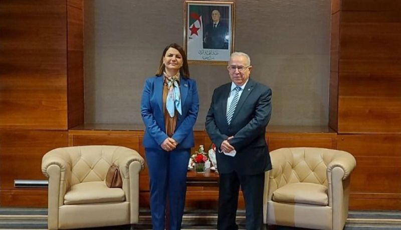 لعمامرة يناقش مع نظيرته الليبية القضايا ذات الاهتمام المشترك