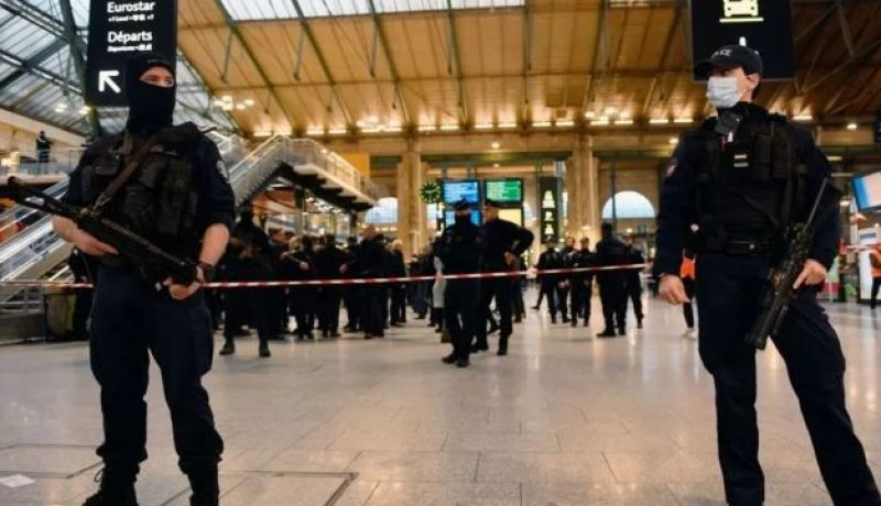 المتهم جزائري أو ليبي.. فرنسا تكشف تفاصيل جديدة حول منفذ هجوم باريس