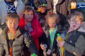 أطفال من ذوي الهمم يشاهدون تدريبات المنتخب الوطني المحلي بوهران