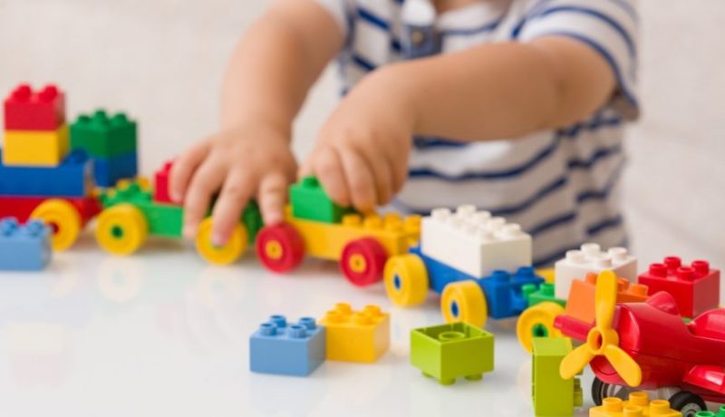 تحمل الألوان.. حجز أكثر من 38 ألف لعبة أطفال وأدوات مدرسية
